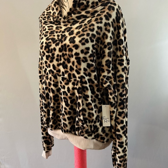 Faded Rose Leopard Print Fleece Hoodie. Kangaroo pocket. New with Tags. Medium - Picture 3 of 5